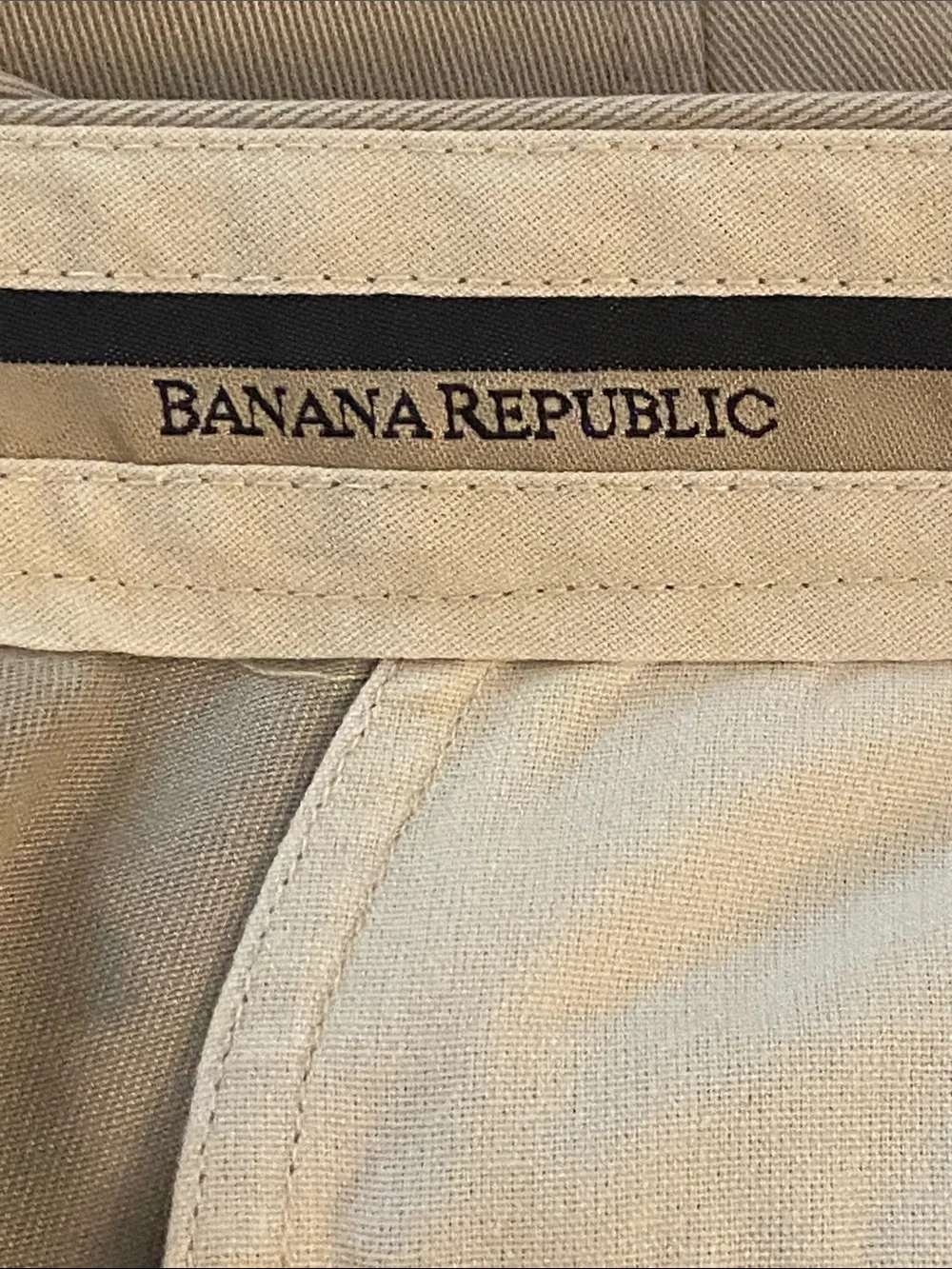Banana Republic Khaki Chinos Pleated w/Cuffs 34R